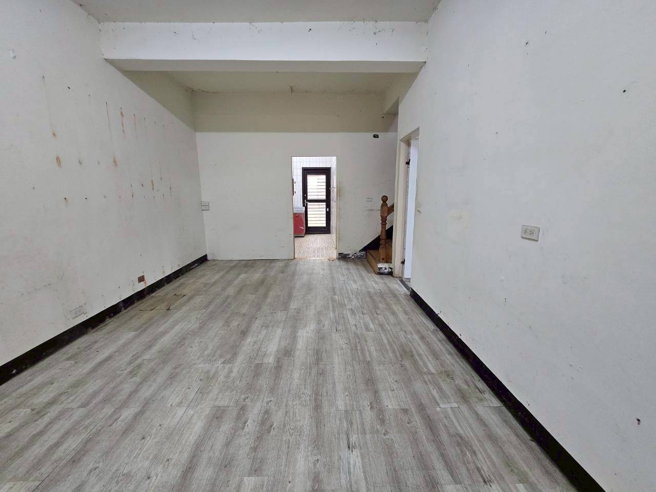 ���Y�e�ˡD��ɥX���D�i�u�@�ǡD�ۦ�����(JB101)