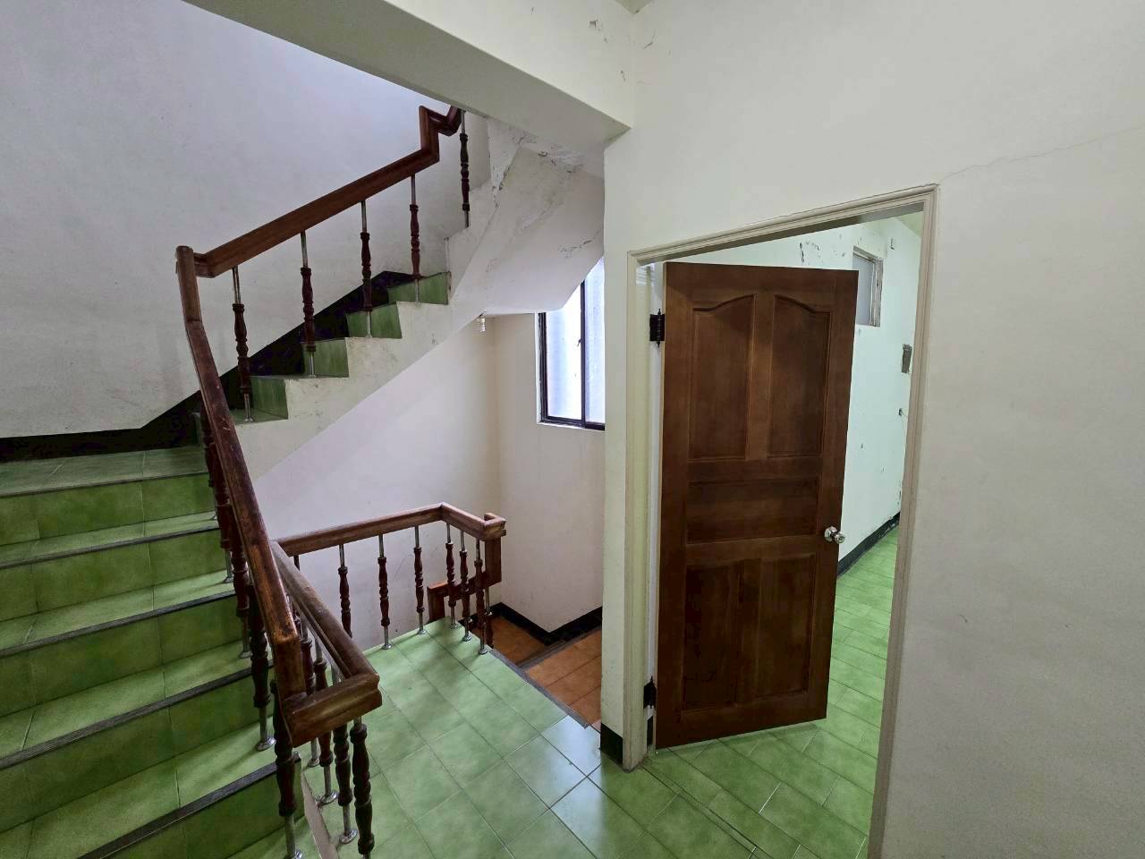 ���Y�e�ˡD��ɥX���D�i�u�@�ǡD�ۦ�����(JB101)