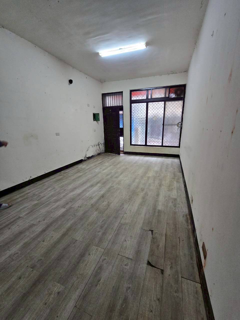 ���Y�e�ˡD��ɥX���D�i�u�@�ǡD�ۦ�����(JB101)