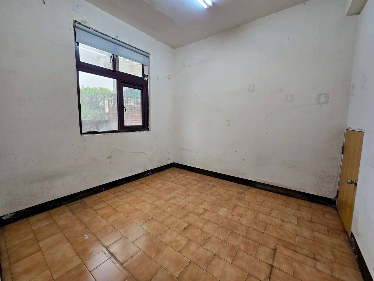 ���Y�e�ˡD��ɥX���D�i�u�@�ǡD�ۦ�����(JB101)