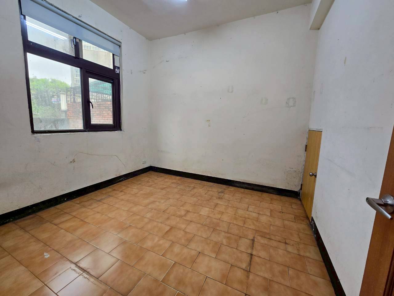 ���Y�e�ˡD��ɥX���D�i�u�@�ǡD�ۦ�����(JB101)