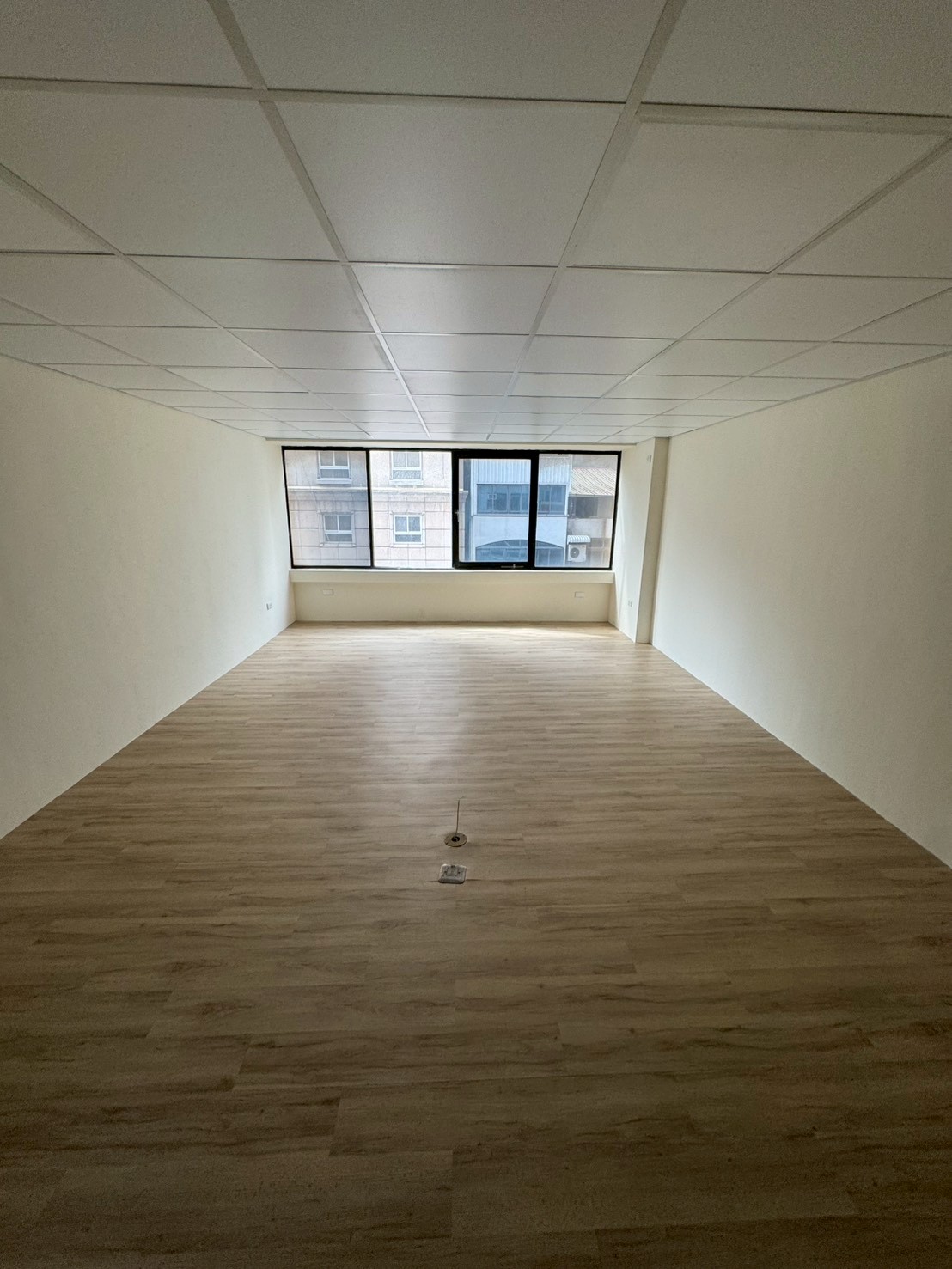 �񥨫��D�g�T�ѤU�D�p�W�ƿ줽�D�A�ӤH�u�@��