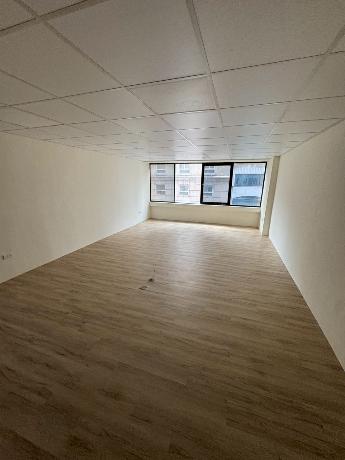 �񥨫��D�g�T�ѤU�D�p�W�ƿ줽�D�A�ӤH�u�@��