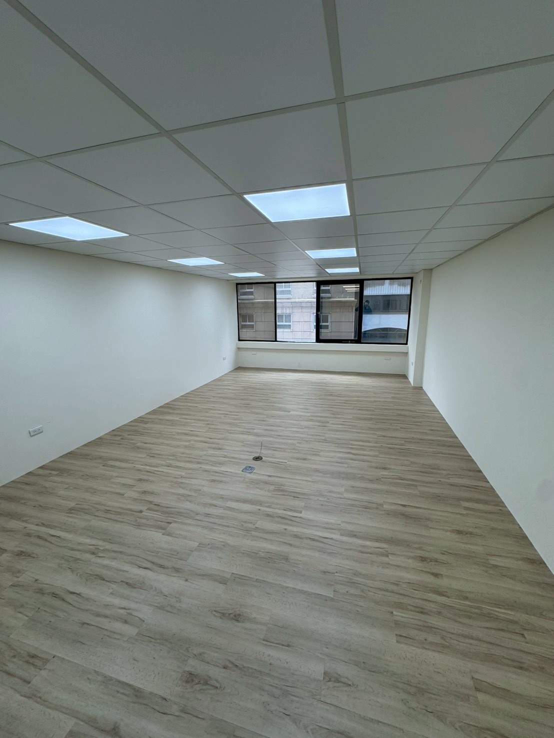 �񥨫��D�g�T�ѤU�D�p�W�ƿ줽�D�A�ӤH�u�@��