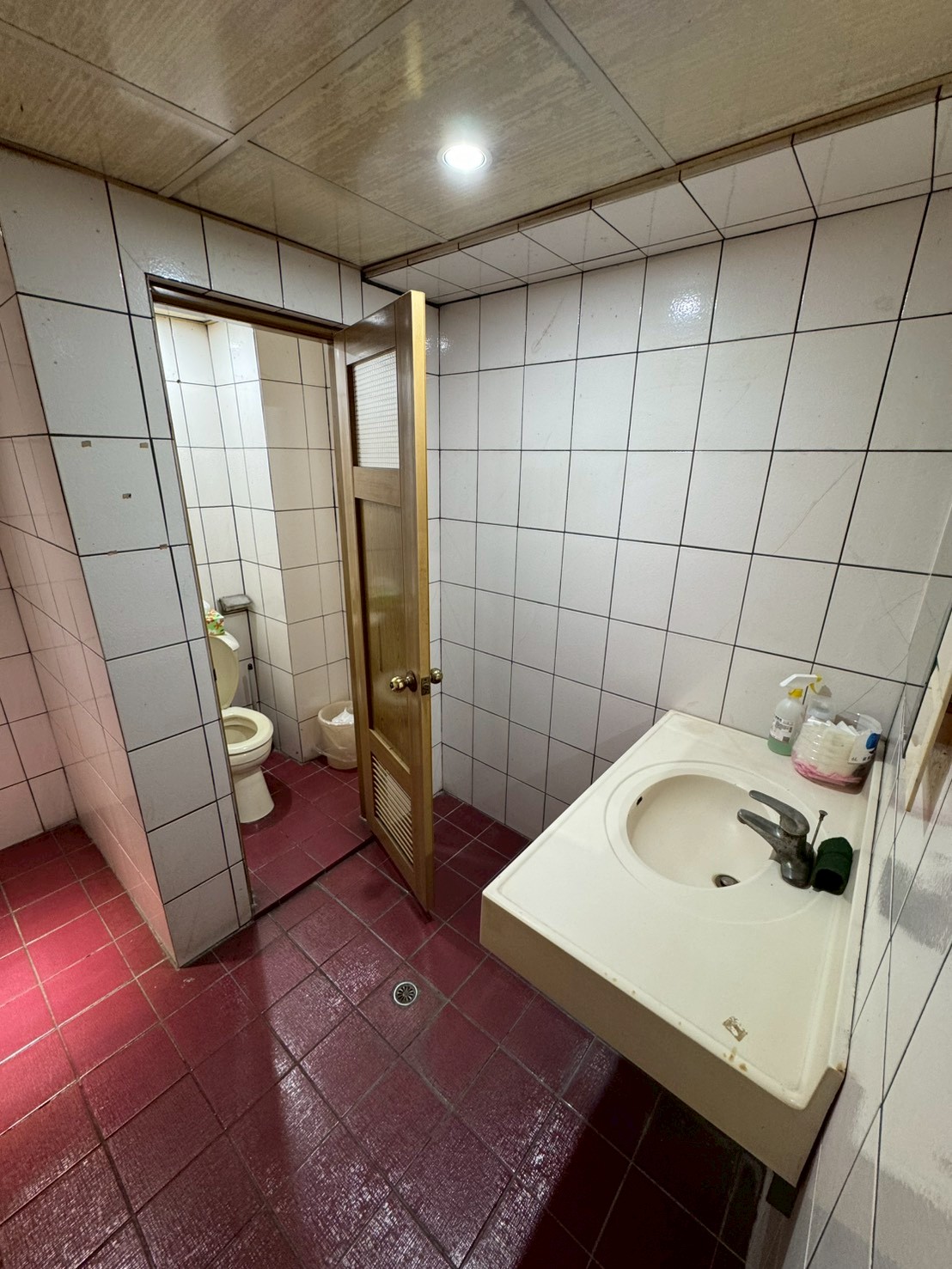 �񥨫��D�g�T�ѤU�D�p�W�ƿ줽�D�A�ӤH�u�@��