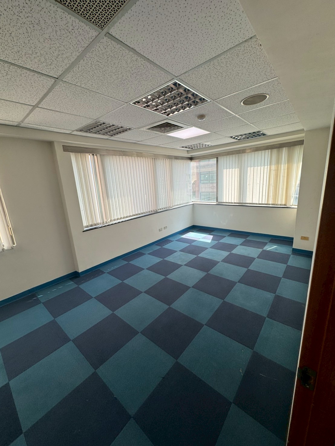 �������ֵض����ǡD�j�W�ƿ줽�D�槽�西(F16)