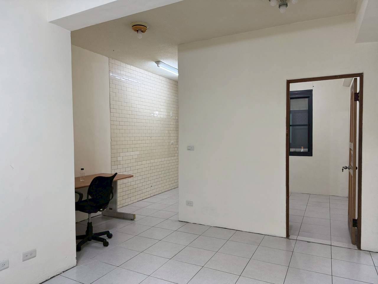 �Z�����Ѥf�@�ӡD����ҩy(F104)