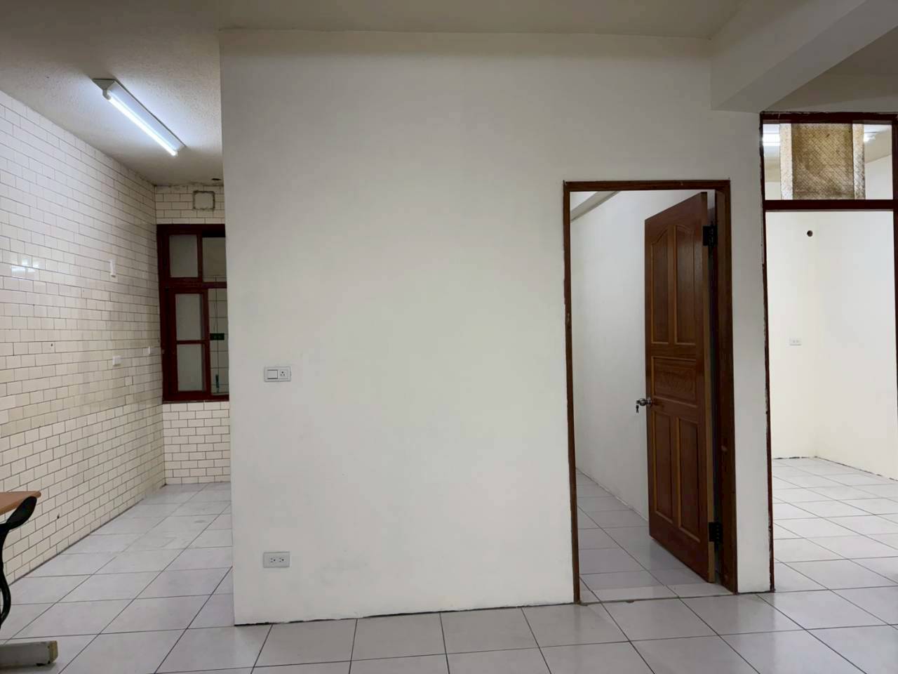 �Z�����Ѥf�@�ӡD����ҩy(F104)