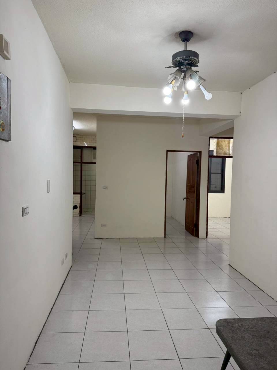 �Z�����Ѥf�@�ӡD����ҩy(F104)