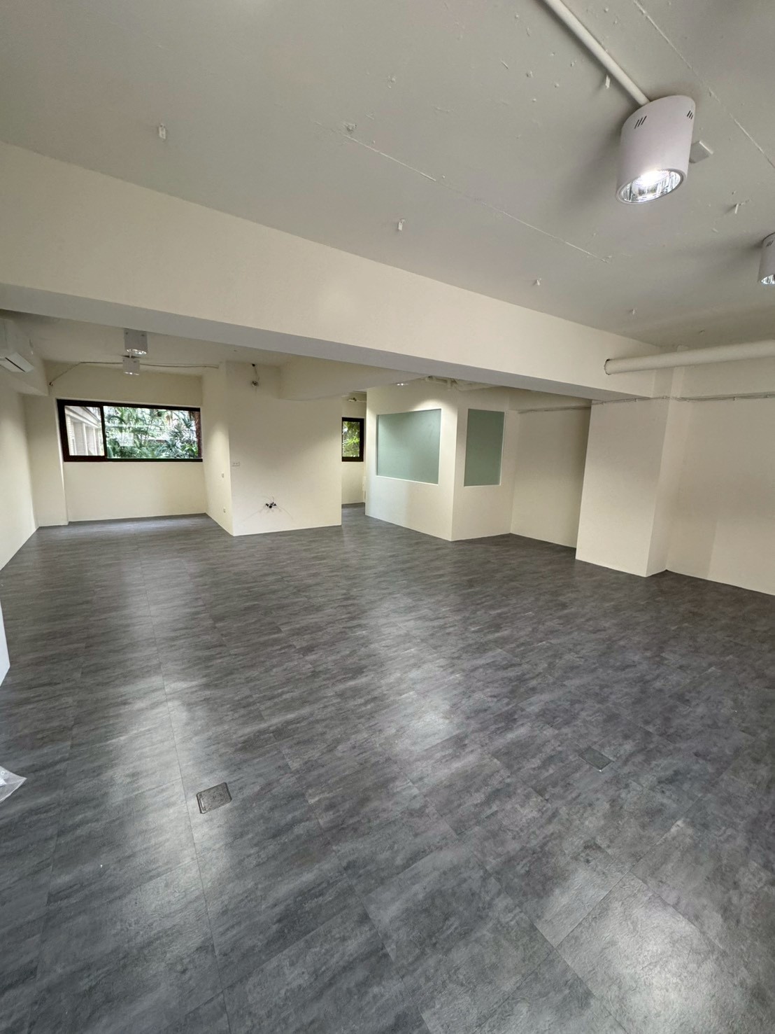 ����21�D�G�ө����D�A�줽�D�u�@��