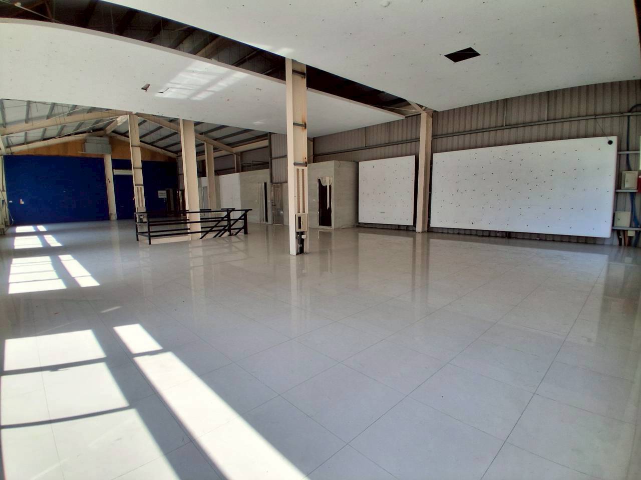 �ߨӵn�j�������Ӱ�/�����T����/�j���e����(JBF90)