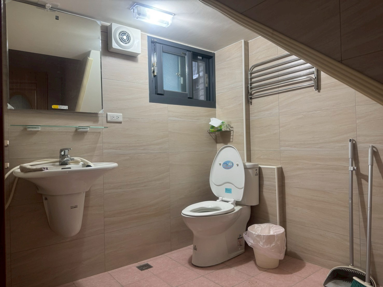 ���夤�ߩ����D�줽�D�u�@��(H184)