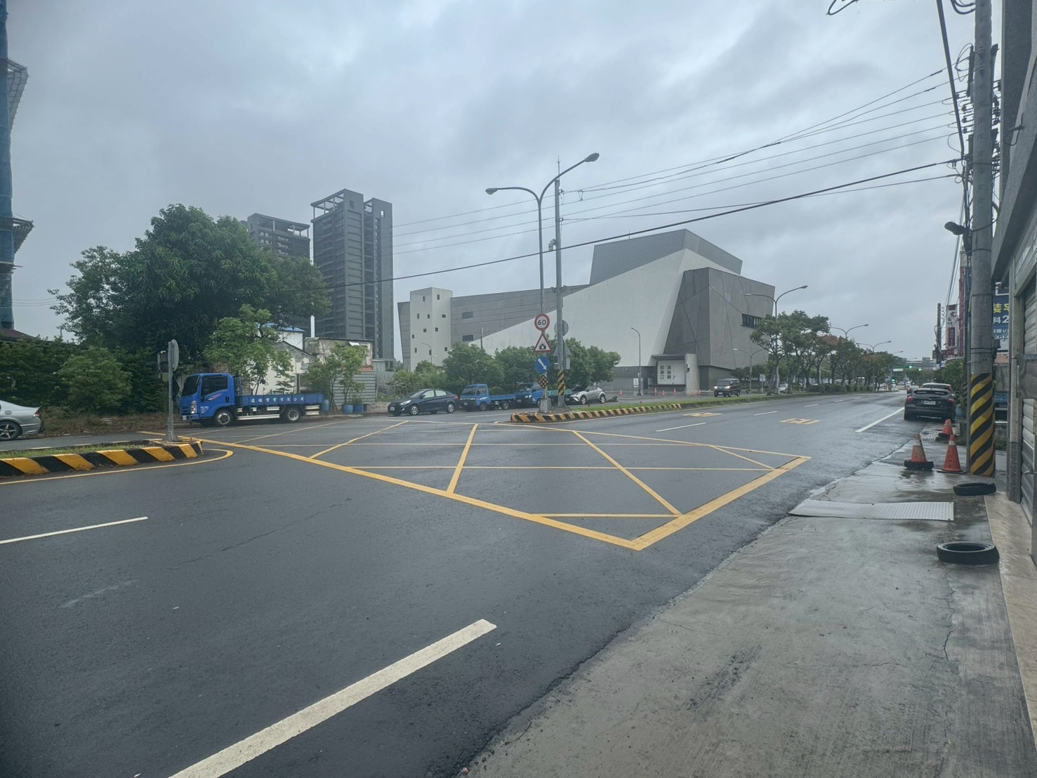 ���夤�ߩ����D�줽�D�u�@��(H184)